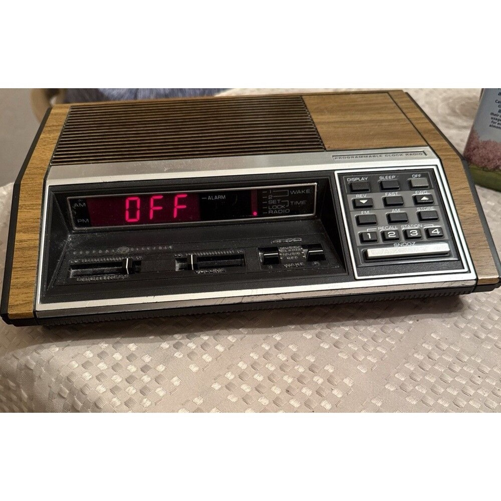 Vintage GE Model 7-4870A Comuteradio Programmable Clock Radio 1983 Wood Grain